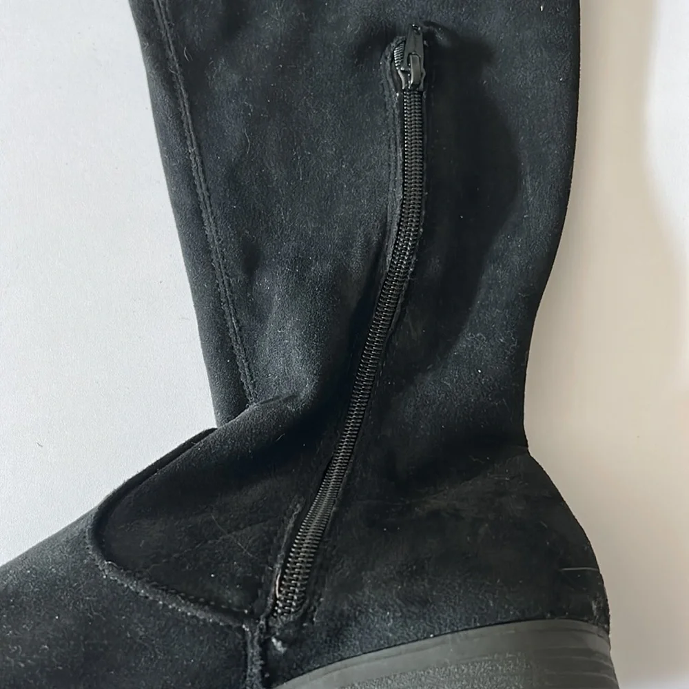 No boundaries women’s over the knee boot. Black 8.5